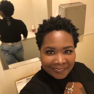 Meet your Posher, Yolanda